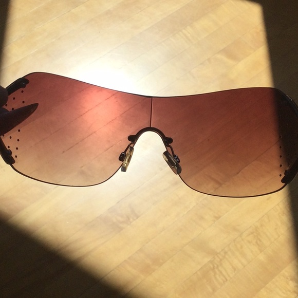 EUC (3) Womens Sunglasses - Picture 7 of 16